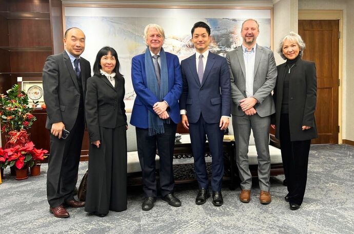 2024道法自然國際展於台北首發！賓大設計學院院長史坦納拜會蔣萬安為特展暖身